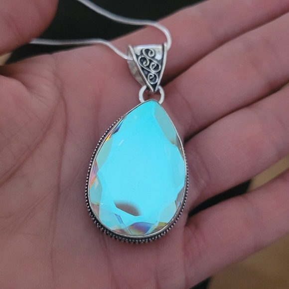 🩵Vintage Rainbow Topaz Gemstone Pendant - Picture 5 of 9